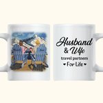 Marito e moglie romantici partner di viaggio godono di una vista sulle montagne Tazza in ceramica bianca Regalo di San Valentino Lavastoviglie e Mi