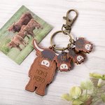 Portachiavi personalizzato Basswood Farm Highland Cow con 1-20 nomi incisi Compleanno Festa della Mamma Regalo di Natale per amici di famiglia