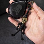 Colgante personalizado de calavera gótica Llavero trenzado hecho a mano con nombre grabado Cumpleaños Halloween Regalo para hombre