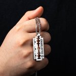 Henkilökohtainen Punk Rock Style Razor Blade Charm Miesten kaulakoru isälle poikaystävä korut lahja
