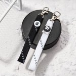 Porte-clés personnalisé pour les fans de hockey, avec numéro de lacet sur les deux côtés.