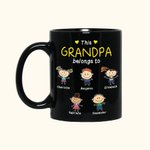 Retrato de familia personalizado Adorable Abuelo Abuela Mamá Papá Belongs To Me Taza de cerámica negra con asa en forma de C