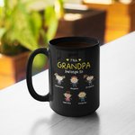 Retrato de familia personalizado Adorable Abuelo Abuela Mamá Papá Belongs To Me Taza de cerámica negra con asa en forma de C