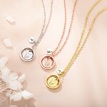 Personalisierte Sterling Silber oder Edelstahl Hand in Hand Halsketten Set von 2 mit eingravierten Initialen Geschenke für Schwestern ihr Frauen