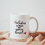 Gepersonaliseerde niet zusters door bloed, maar zusters door hart kokosnoot boom wit keramische koffiemok afstuderen verjaardagscadeau voor Besties