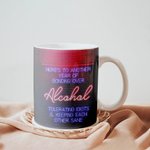 Personalizzata Here's To Another Year Of Bonding Over Alcohol Tolerating Idiots And Keeping Each Other Tazza in ceramica bianca Amicizie da 11 oz o 15