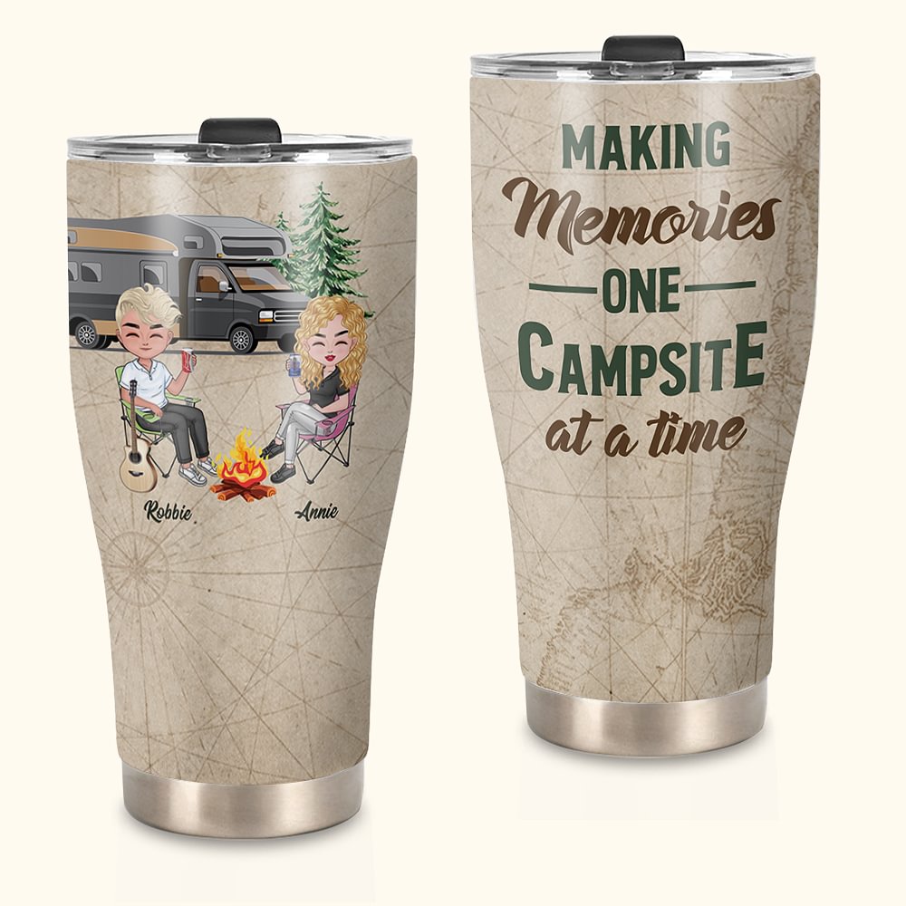 Cadeau de la Saint-Valentin pour un couple de campeurs, personnalisé "Making Memories One Campsite at A Time Curved Tumbler