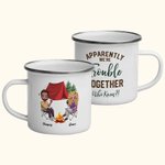 Gepersonaliseerde Apparently We're Trouble Together Who Knew 11oz Emaille mok voor kampeerders en liefhebbers van het buitenleven