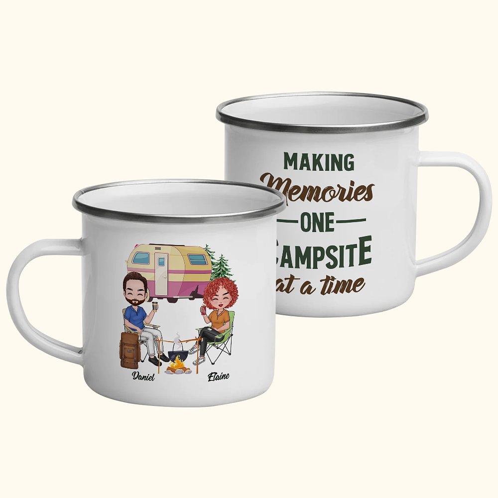 Tasse en émail personnalisée "Making Memories One Campsite at A Time" pour Couple Ami Campeur Cadeau