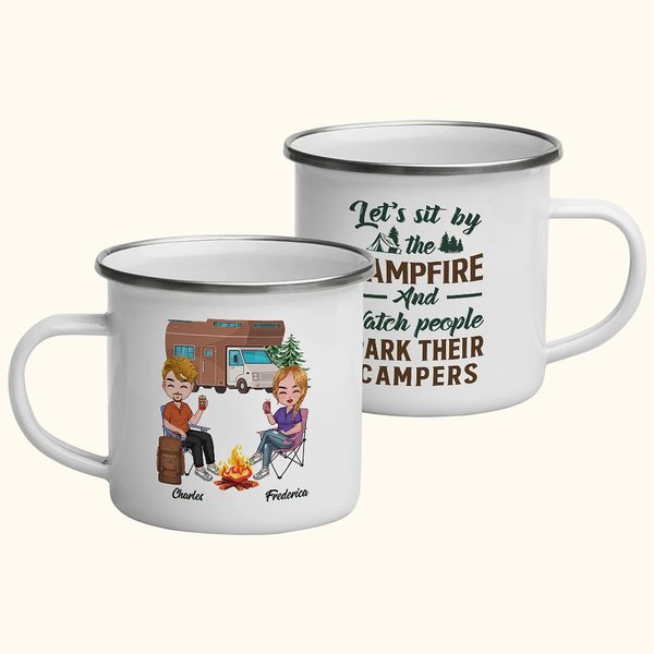 Taza esmaltada personalizada Let's Sit by Campfire and Watch People Park Their Campers 11oz para los amantes del camping Regalos de Navidad