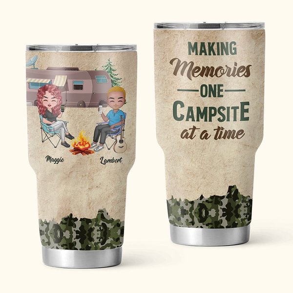 Ricordi di campeggio personalizzati Vacanza di coppia con sfondo verde militare Tumbler da 30 oz Regalo di anniversario Regalo per gli appassionati di
