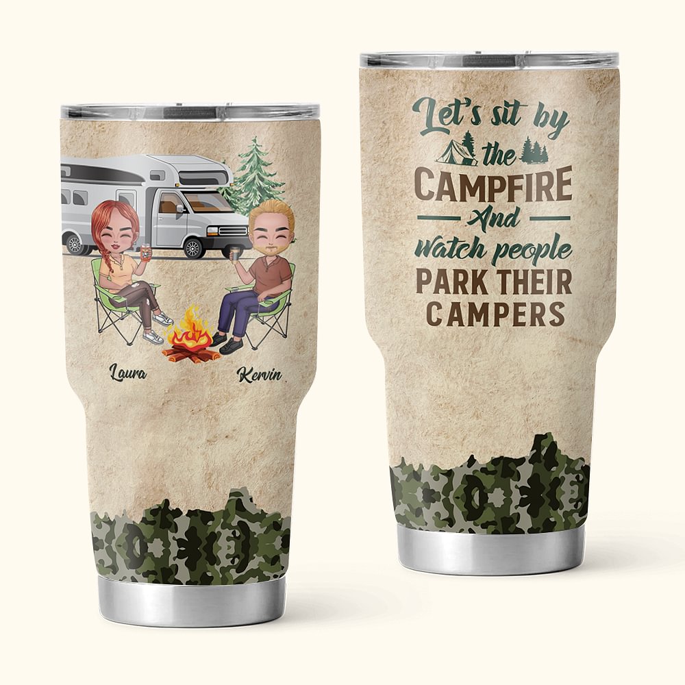 Personnalisé Camping Couple Fireside Chat Drink Together With Camouflage Element 30oz Tumbler Anniversary Gift