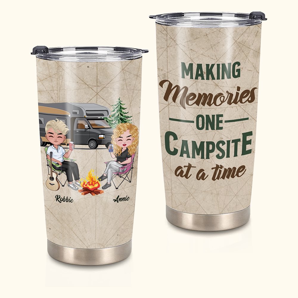 Cadeau d'anniversaire personnalisé pour mari et femme qui se font des souvenirs ensemble Camping 20oz Tumbler Cadeau d'anniversaire pour l'utilisation