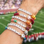 Personalisierte Sport Themed Baseball Basketball Fußball Heishi Armband Tonperlenarmband mit Namen Sport Party Team Geschenk für Sportliebhaber