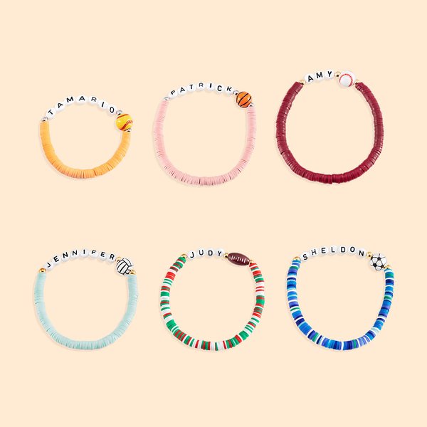 Personalisierte Sport Themed Baseball Basketball Fußball Heishi Armband Tonperlenarmband mit Namen Sport Party Team Geschenk für Sportliebhaber