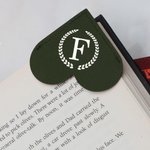 Marcapáginas de cuero personalizado con la inicial de un corazón Marcapáginas de esquina Marcapáginas de esquina con la inicial de un libro Amante de 