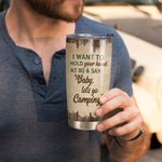 Vaso personalizado I Want To Hold Your Hand Camping Couple 20oz Tumbler para bebidas calientes y frías Regalo de cumpleaños para marido esposa