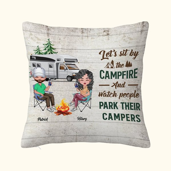 Personalisierte Let's Sit By The Campfire And Watch People Park Their Campers Throw Pillow Cover Birthday Gift for Camping Couple Home Decoration