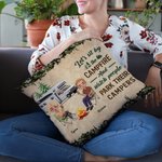 Henkilökohtainen Istutaan leirinuotiolla ja katsellaan, kun ihmiset pysäköivät leirintäautojaan heittää tyynynpäällinen lahja leirintäalueelle parin makuuhuoneen sisustus