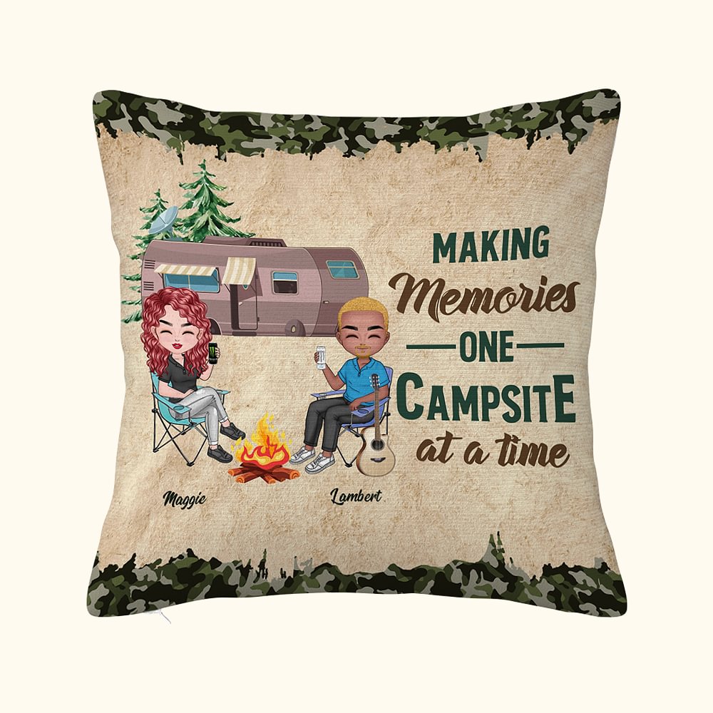 Couvre oreiller personnalisé Making Memories One Campsite At A Time Cadeau d'anniversaire pour un couple de campeurs Décoration de la maison