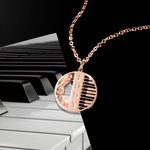 Pendentif Rond Personnalisable avec Prénom Collier de Clef de Sol Clé de Piano Note de Musique Cadeau pour Professeur Pianiste