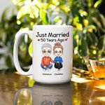 Henkilökohtainen juuri naimisissa monta vuotta sitten Valkoinen ja väri sisällä keraaminen muki Ystävänpäivä Syntymäpäivä pari lahja