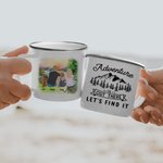 Personalisierte Abenteuer ist da draußen finden wir es Sonnenaufgang Familie Emaille Becher tragbar für Familie Versammlung Freund Party Camping Pickn