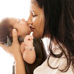 Personalizada 6mm Redondo Blanco Freshwater Shell Pearl Cruz Pulsera elástica para Joyería Religiosa Comunión Cristiana Confirmación Bautizo Regalo