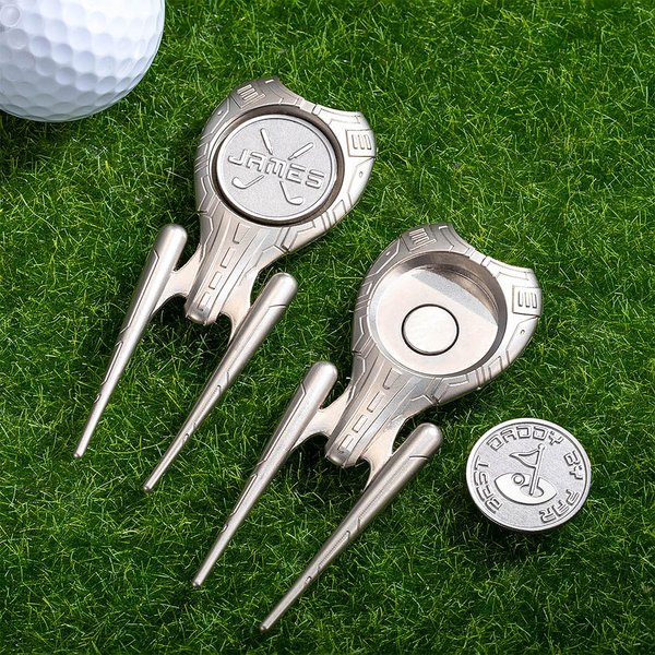Personalisierter Pitchgabel Reparaturwerkzeug mit Geprägtem Golfballmarker Magnetischem Golfschlägerhalter Geburtstagsgeschenk für Golfliebhaber Papa