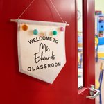 Appendiabiti personalizzato con nome dell'insegnante in stile bohémien con palline di feltro Segno di benvenuto per l'aula Regalo per l'insegnante Reg