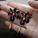 Personalizado Iris Flor Pendientes con Gota Inicial Negro Estilo de la boda cuelgan Iris Pendientes de circón para la dama de honor Mujeres Chica Joye