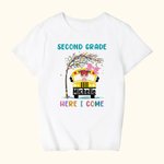 Maglietta personalizzata Here I Come School Bus Kid Ritorno a scuola Primo giorno di scuola Regalo di celebrazione per ragazzo ragazza