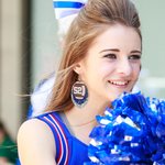 Personliga örhängen med fotbollsform och glitter i tre lager med tröjnummer för fotbollsmamma och fotbollsälskare