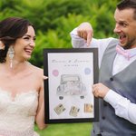 Personalisierte Hochzeit Poster mit Just Married Geld Auto Design Home Dekoration Bargeld Geschenk für Flitterwochen Paar Newlyweds