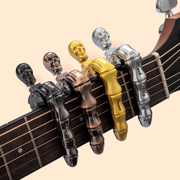 Personalisierte gravierte Schädel Einzigartige Gitarre Capos mit Namen oder Text für Gitarrenliebhaber