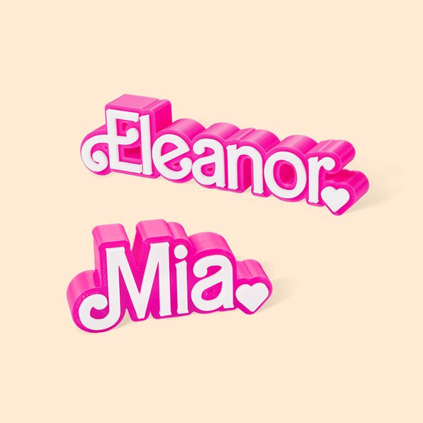 Plaque d'Identité Personnalisée Style Poupeé Fans Rose Imprimée en 3D Marque Décoration de Bureau Cadeau d'Anniversaire pour Fille Fan de Poupée Fans