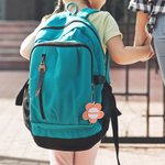 Etiquette de sac en acrylique 3D marguerite personnalisée Sac à dos Sac à déjeuner Siège auto pour enfants avec nom Cadeau de Noël Cadeau d'école Cade