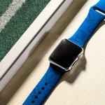 Bracelet de Montre en Silicone Personnalisé avec Nom Numéro Motif de Balle de Sport Accessoire pour Apple Watch Cadeau pour Femme Homme