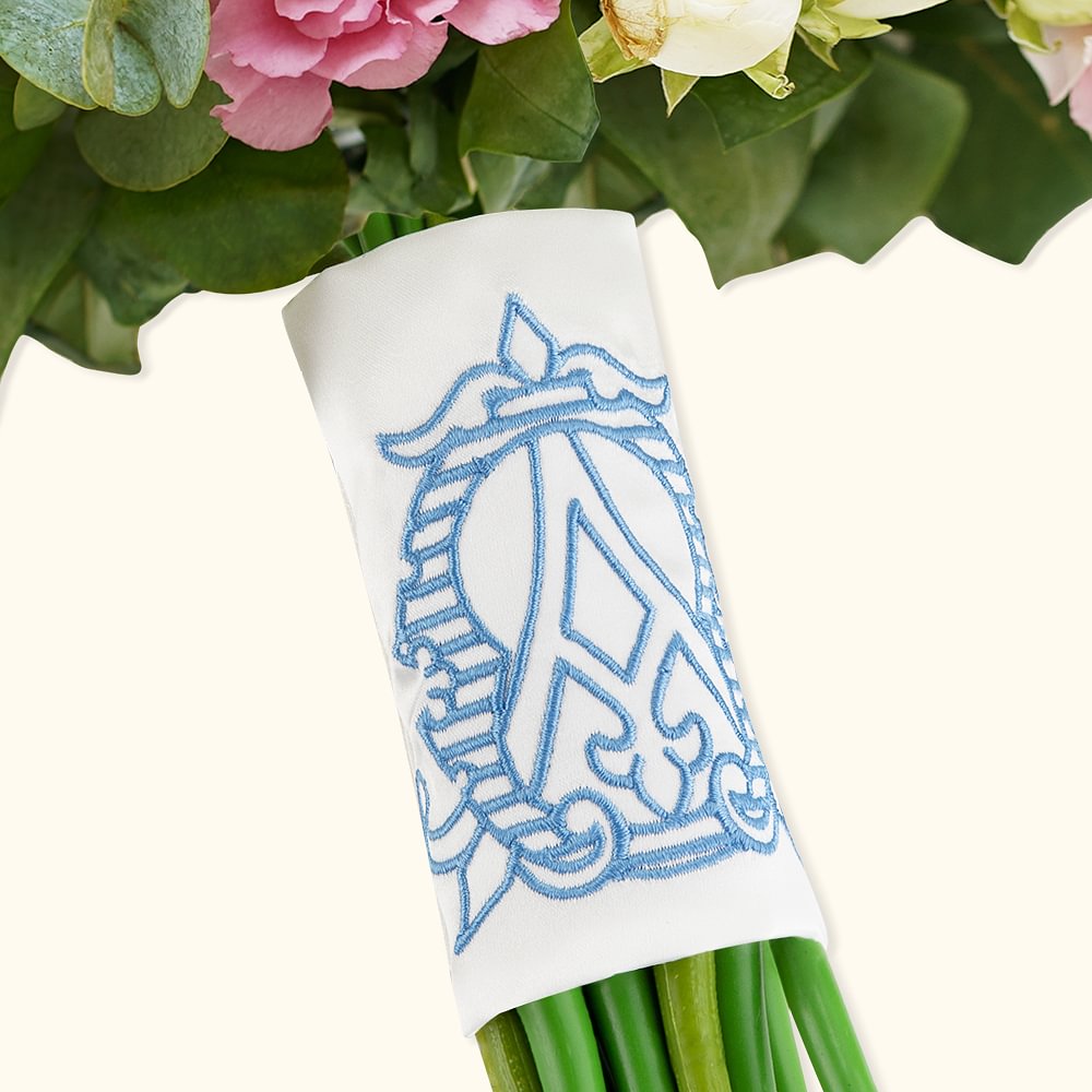 Bouquet de mariage brodé d'un monogramme avec 4 épingles à perles pour la mariée Décoration florale du mariage