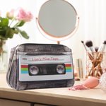 Trousse de Maquillage en PVC Personnalisée avec Texte Style Rétro de Cassette Cadeau Anniversaire Voyage pour Amoureux de Musique