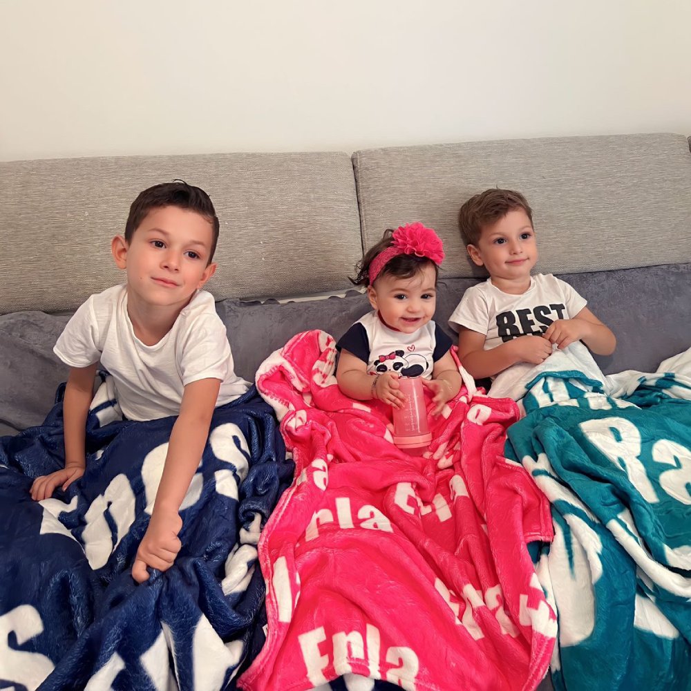 Personlig högkvalitativ supermjuk familjefilt med namn Födelsedag julklapp för barnfamilj
