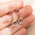 Boucles d'Oreilles Personnalisées avec Pierre de Naissance Bijoux d'Argent en Forme de Mors Cadeau pour Amatrice d'Équitation Amoureuse de Cheval