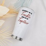 Henkilökohtainen Ilmeisesti olemme ongelmia, kun olemme yhdessä eristetty kaareva Tumbler Funny Ystävyys lahja Besties paras ystävä