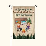 Bandera de jardín personalizada Let's Sit by the Campfire and Watch People Park Their Campers Regalo para parejas de camping