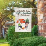 Henkilökohtainen Istutaan nuotion äärellä ja katsellaan, miten ihmiset pysäköivät asuntoautojaan Garden Flag vuosipäivälahja pariskunnille