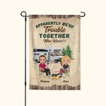 Henkilökohtainen Ilmeisesti olemme ongelmia yhdessä Kuka tiesi Garden Flag Ystävänpäivä lahja pariskunnalle