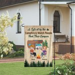 Bandera de jardín personalizada Let's Sit by the Campfire and Watch People Park Their Campers Regalo para parejas de camping