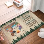 Alfombra de puerta personalizada Let's Sit by the Campfire and Watch People Park Their Campers Regalo para parejas de camping
