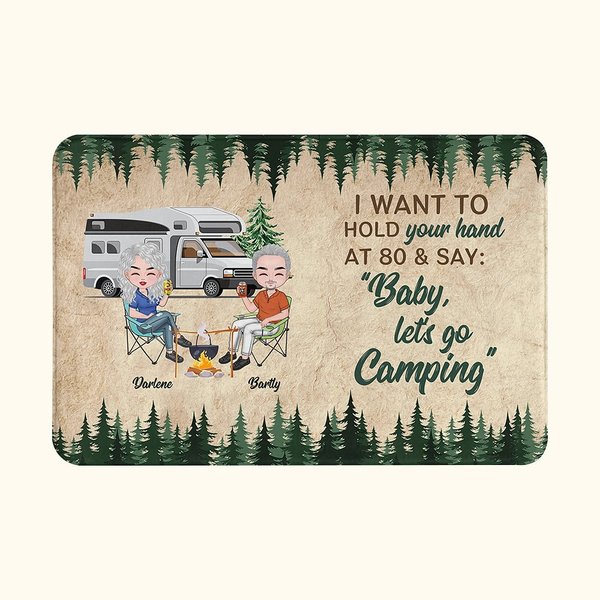 Alfombrilla de puerta personalizada I Want to Hold Your Hand at 80 and Say Baby Let's Go Camping Regalo para parejas de camping