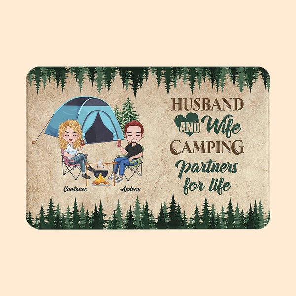 Marito e moglie in campeggio, partner per la vita, regalo per la porta per le coppie in campeggio